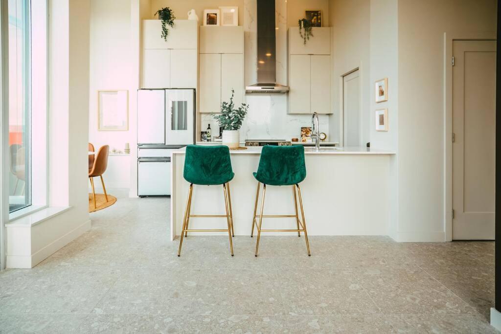 New Luxury 2Br Penthouse Apt In Central ハリファックス エクステリア 写真