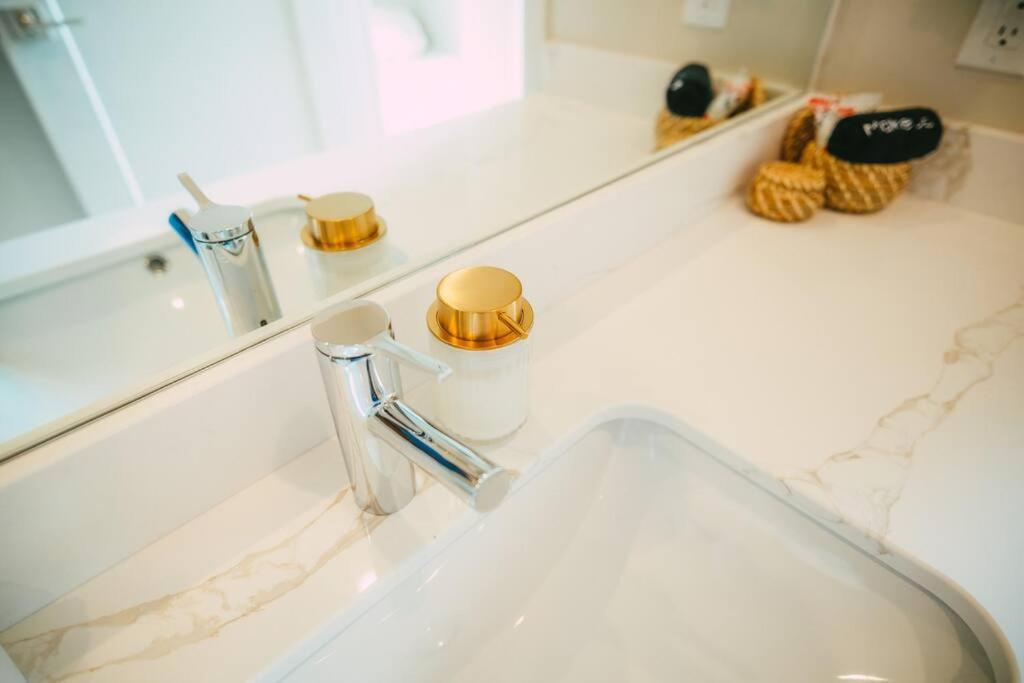 New Luxury 2Br Penthouse Apt In Central ハリファックス エクステリア 写真